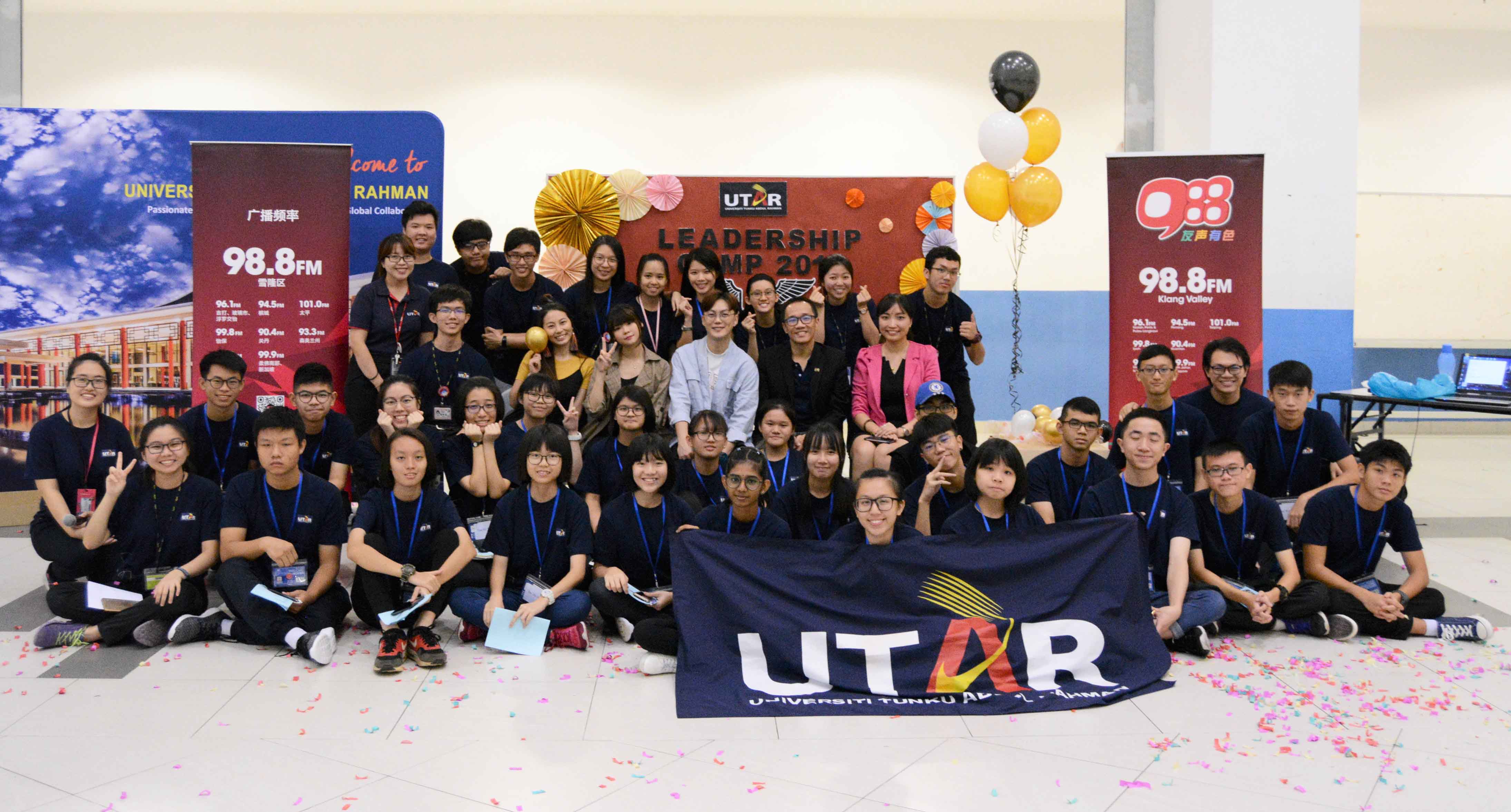group photo of those who attended the future leaders camp by utar