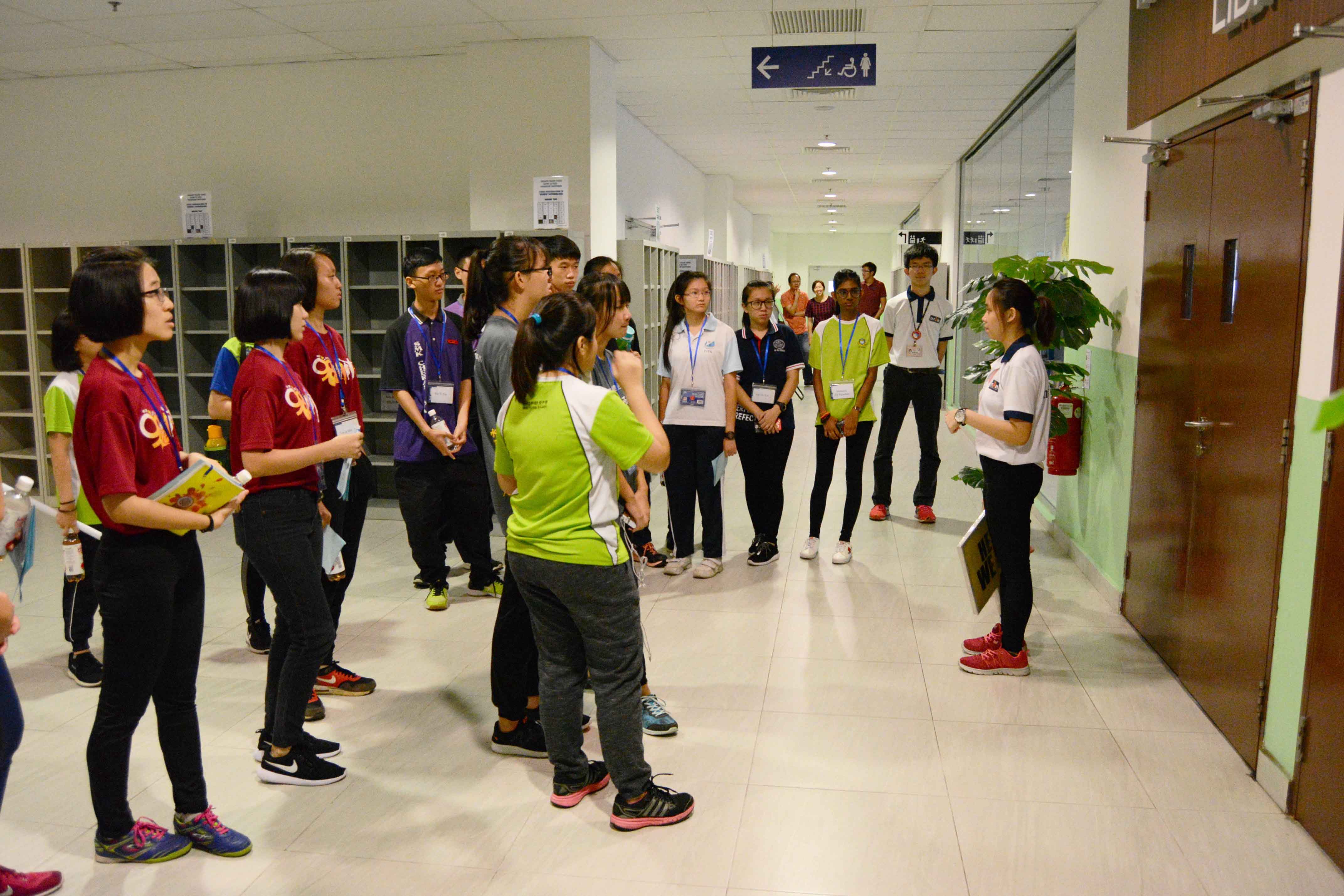 student attendees participating in a group tour of utar campus